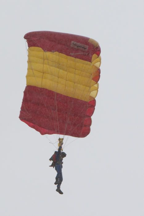 Exhibición de la Patrulla Acrobática Paracaidista