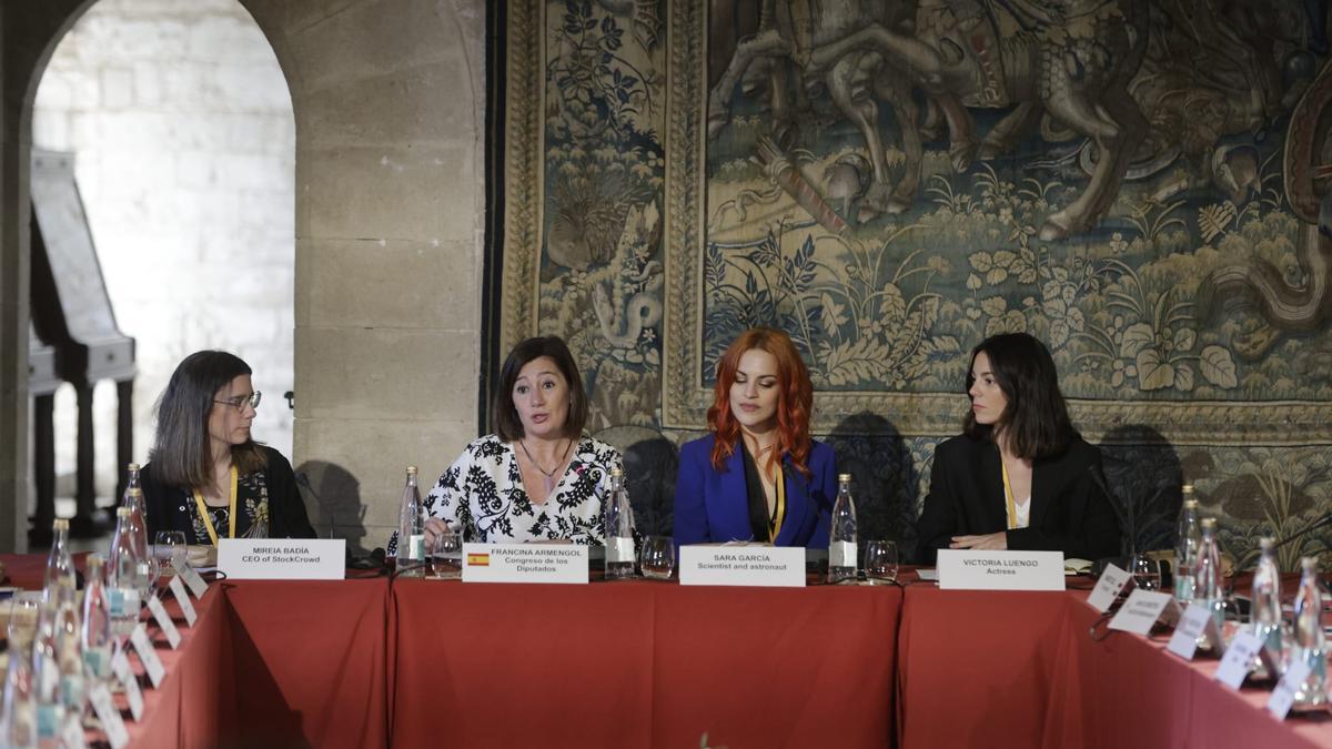 Mireia Badía, Francina Armengol, Sara García y Vicky Luengo, esta tarde en el Palacio de la Almudaina.