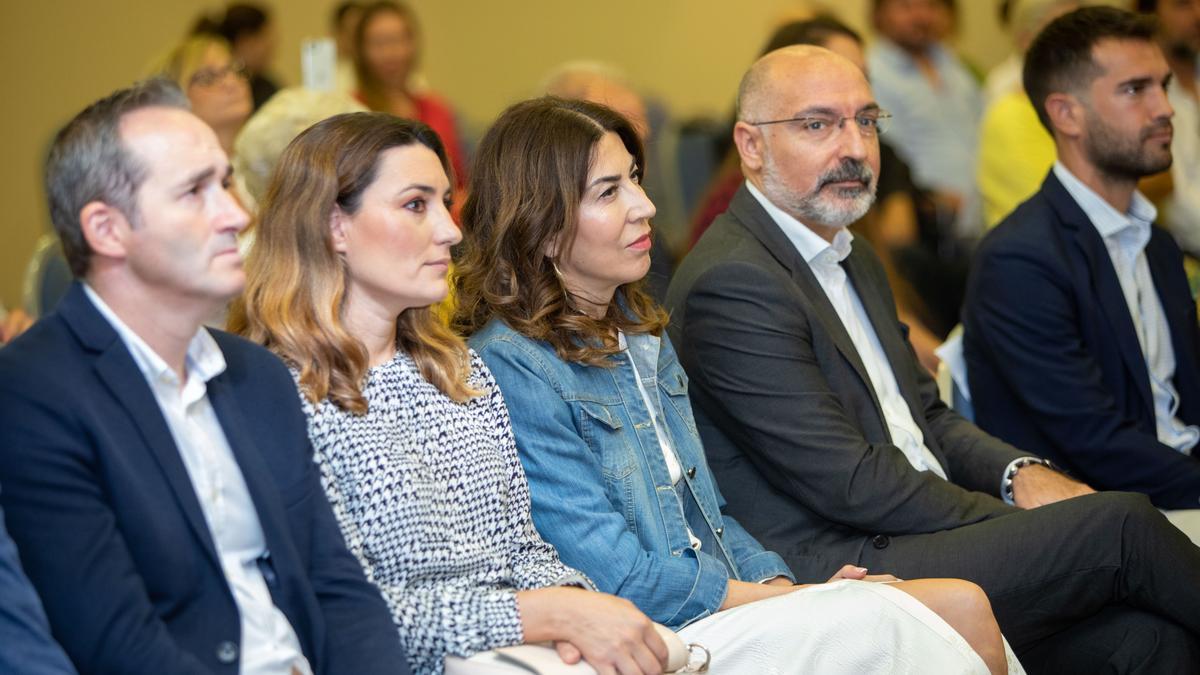 Autoridades como Rosana Morillo, Andreu Serra o el alcalde de Llucmajor, Eirc Jareño, durante el acto.