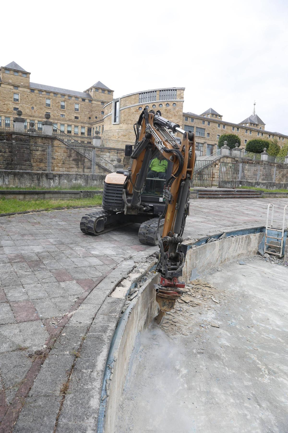 En imágenes: así avanzan las obras de la piscina de La Laboral