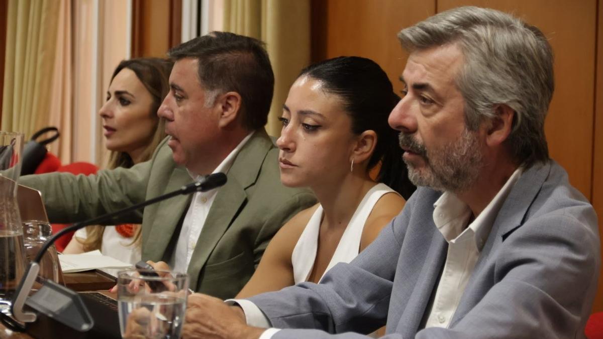 Miguel Ruiz Madruga (primero por la izquierda) junto a Cintia Bustos y Miguel Ángel Torrico.