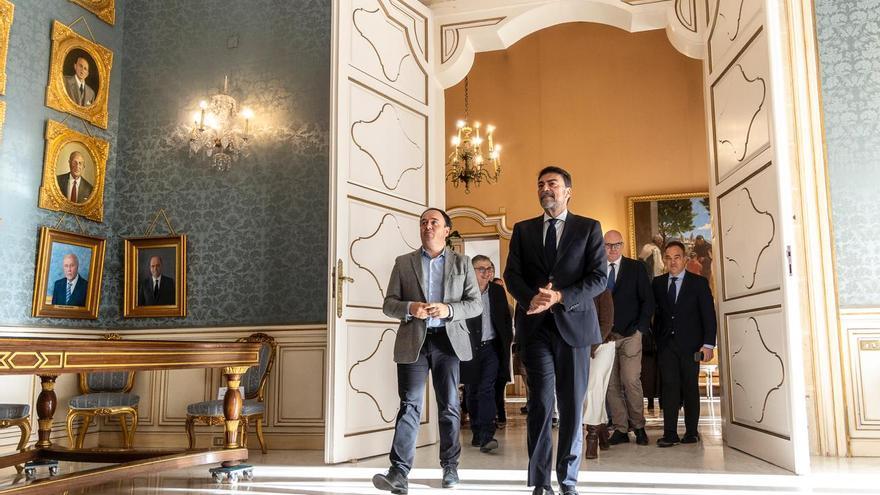 El presidente de la Generalitat, Juanfran Pérez Llorca, este martes en el Ayuntamiento de Alicante