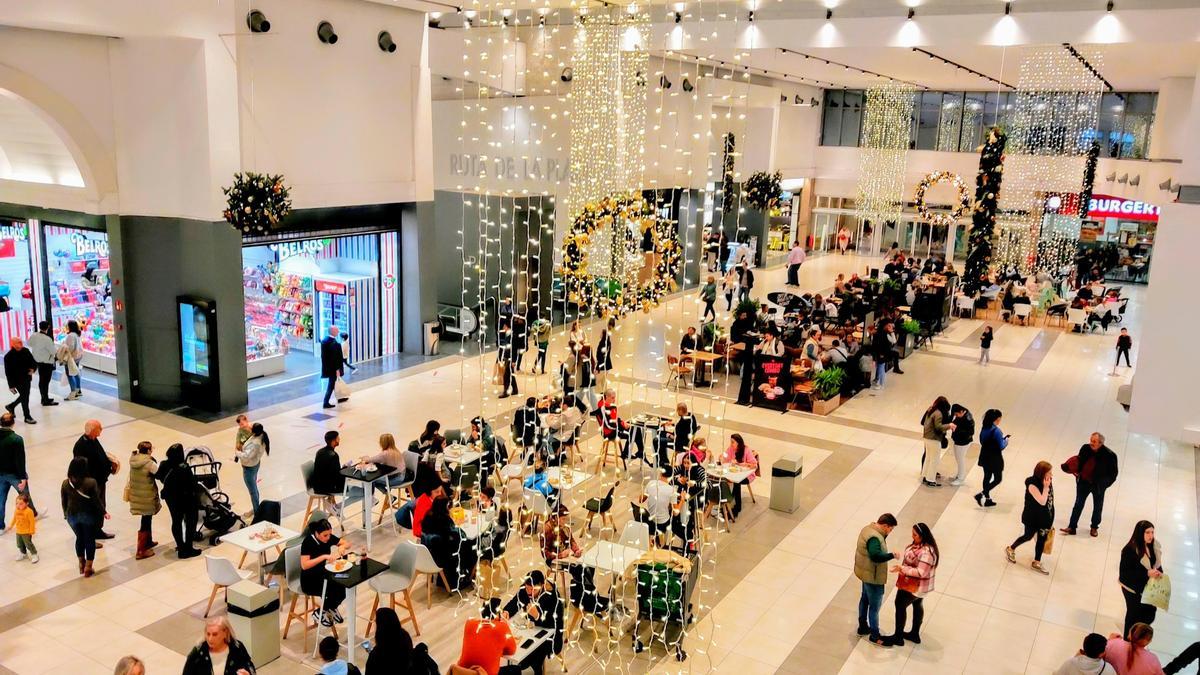 Hall de entrada al Centro Comercial Ruta de la Plata.