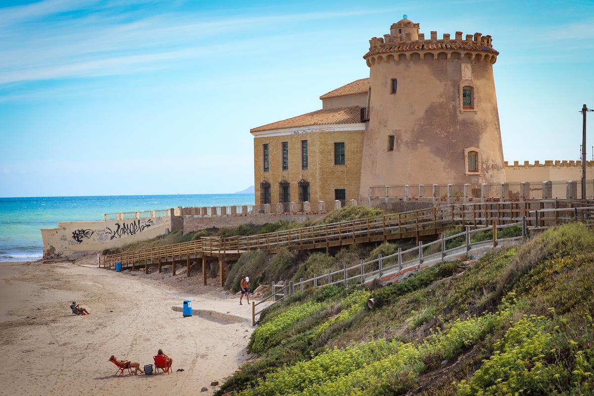 La torre vigía en la Torre de la Horadada