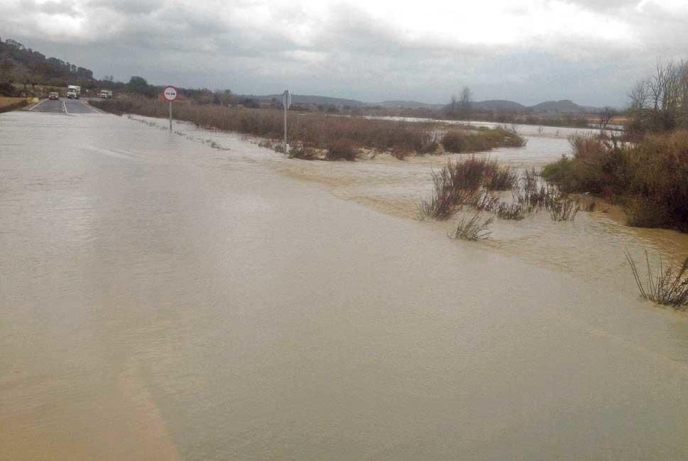 Überschwemmungen nach den heftigen Regenfällen am Freitag (20.1.) auf Mallorca. Ortsweise ging auch Hagel nieder.