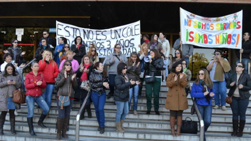 Los padres de los alumnos, en una protesta en febrero pasado.