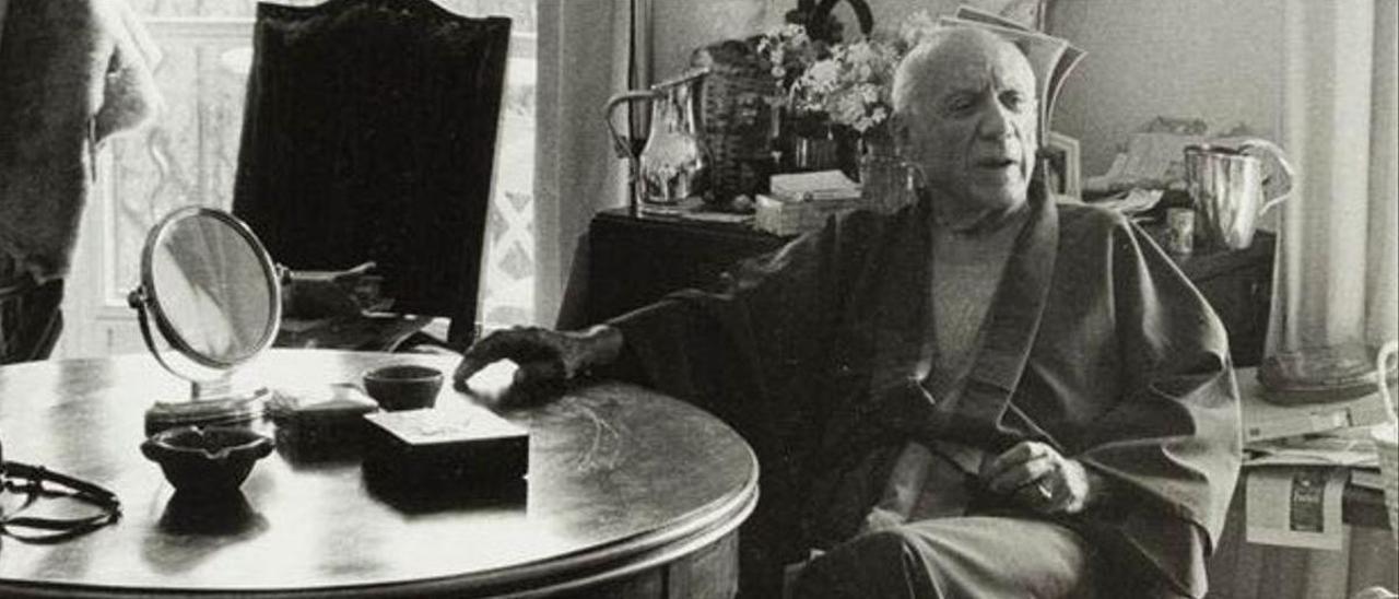 Picasso en su casa de Notre-Dame-de-Vie, en Francia.