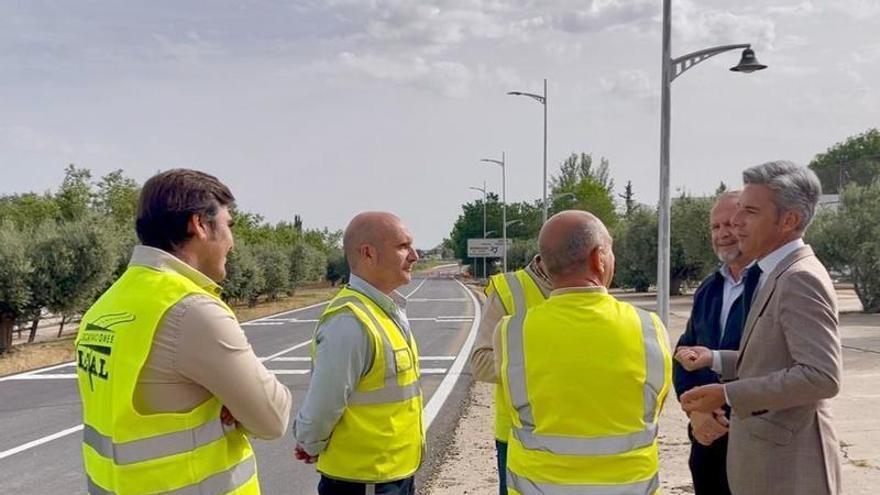 Lorite visita la obra de las carreteras 'De Dos Torres a Pedroche' y 'Ramal de Acceso a Dos Torres'