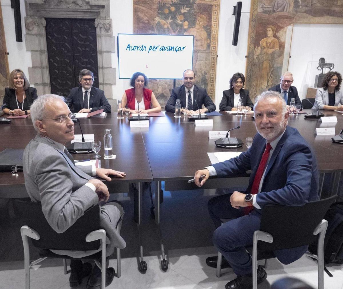 Fotografía de la comisión bilateral Generalitat - Estado sobre la financiación singular en el Palau de la Generalitat, el 14 de julio de 2025.