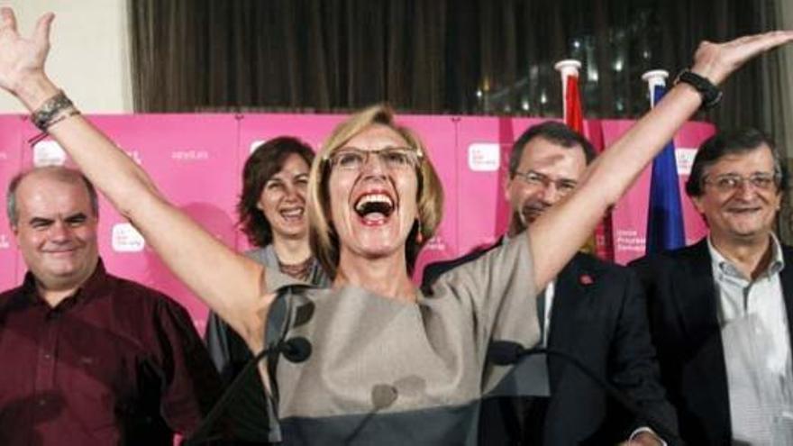 Rosa Díez celebra los resultados electorales.