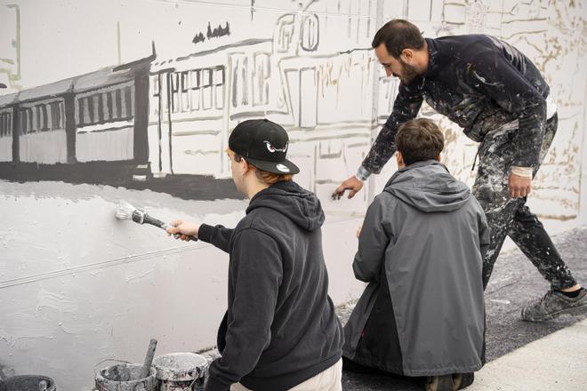 Com és el nou mural de 47 metres dedicat a la història ferroviària de Balsareny?