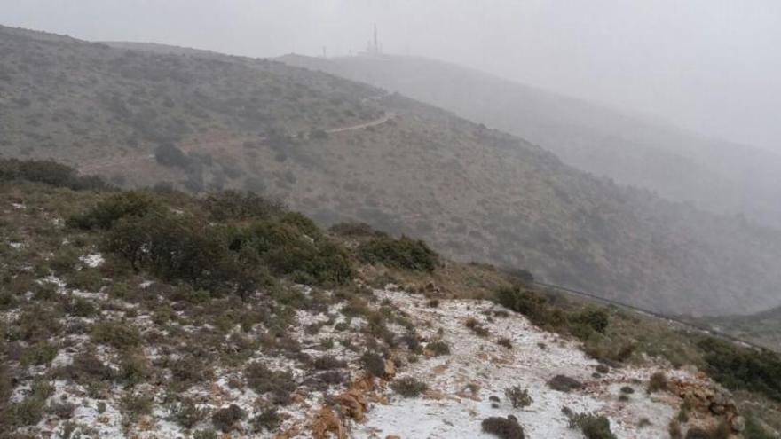 Ligera capa de nieve en la Sierra de Aitana