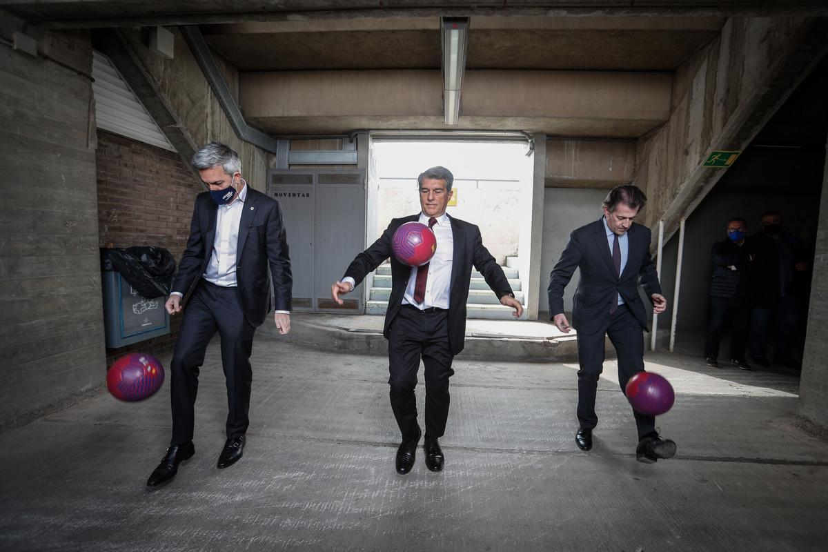 Víctor Font, Joan Laporta y Toni Freixa, los contendientes en las elecciones de 2021, en el Camp Nou.