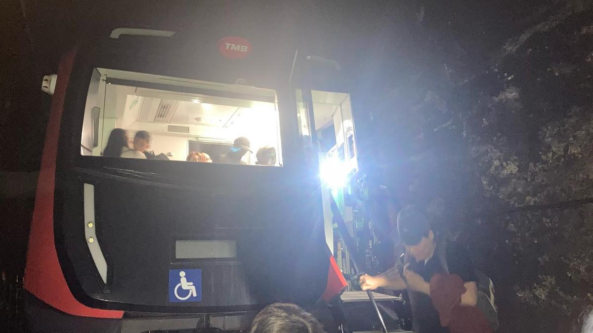 Así se ha vivido la evacuación de un metro en la L1 en Barcelona durante el apagón