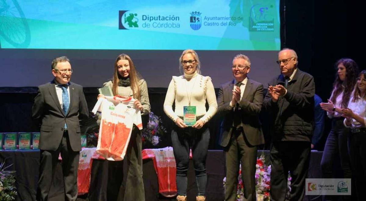 Una entrega de premios en la gala del ciclismo cordobés.