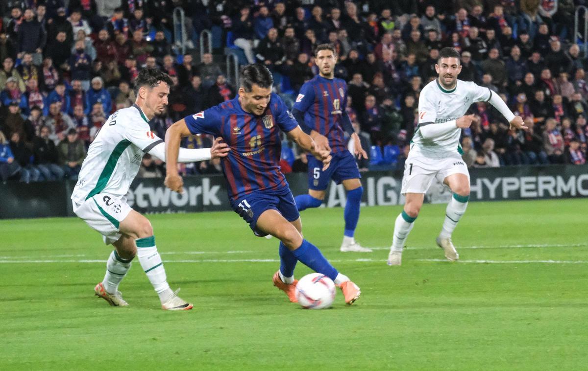 Las mejores imágenes del CD Eldense - SD Huesca (2-1) de la Jornada 13 de la Liga Hypermotion Las mejores imágenes del CD Eldense - SD Huesca (2-1) de la Jornada 13 de la Liga Hypermotion