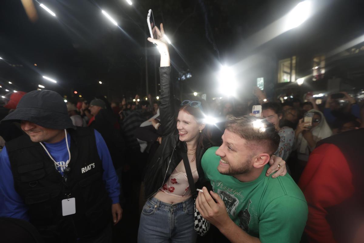 Los diables incendian el Passeig de Gràcia durante el correfoc de la Mercè.