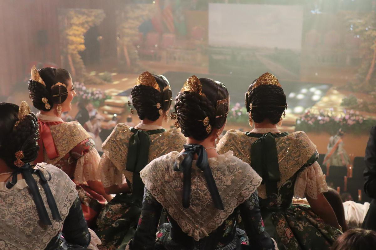 Ante el escenario de sus sueños...