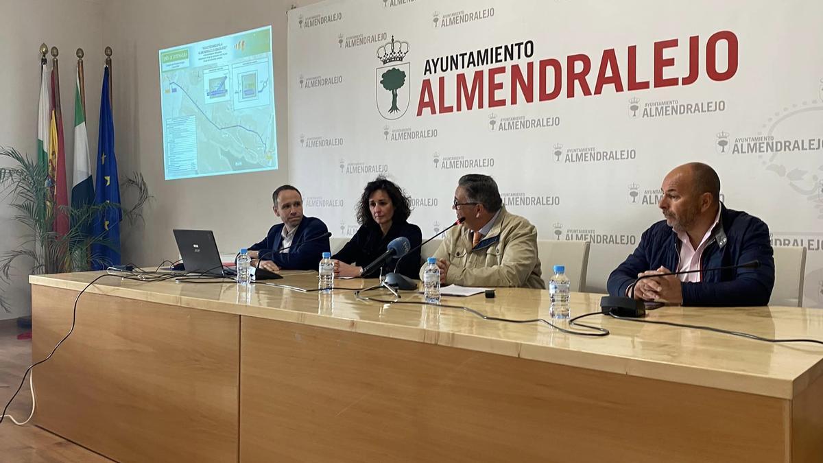 Presentación del proyecto de abastecimiento de agua potable en Almendralejo