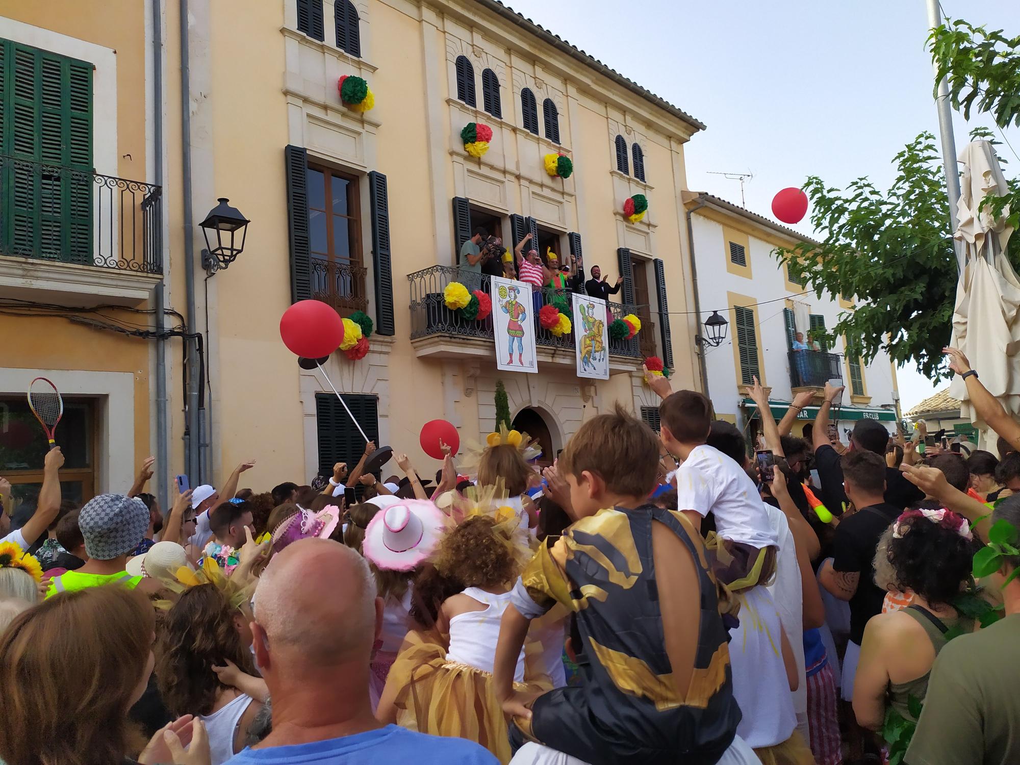 El ‘Carnaval d’estiu’ llena de color Campanet