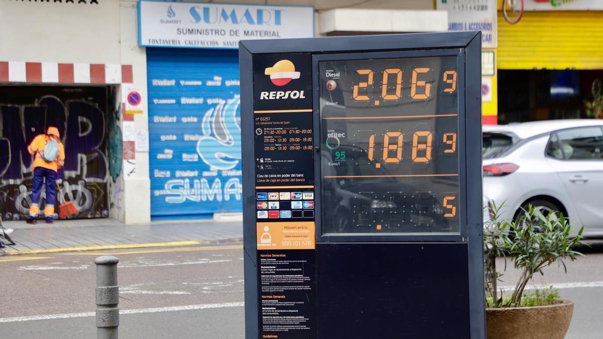 ¿Cuándo entra en vigor la rebaja del IVA de las gasolinas?