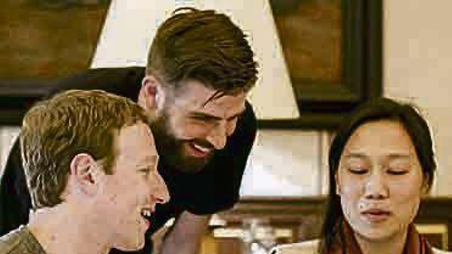 Los Zuckerberg, con Piqué.