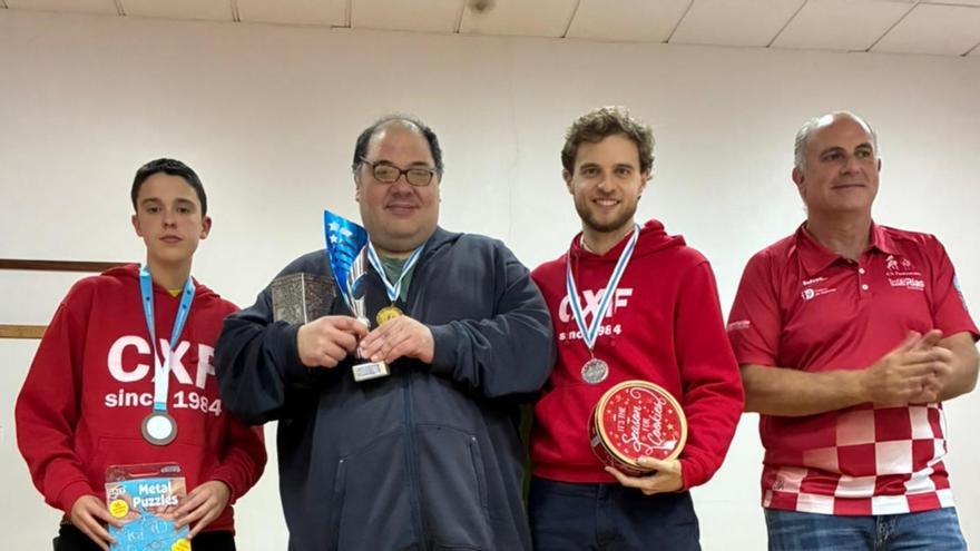 Podio sénior del Torneo Social de Vilagarcía.