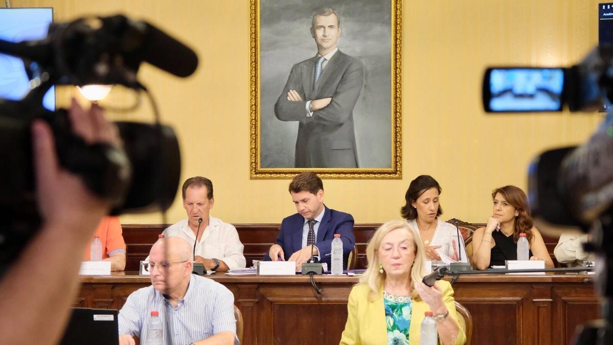 Un momento de la sesión plenaria de la Corporación municipal de Cabra.