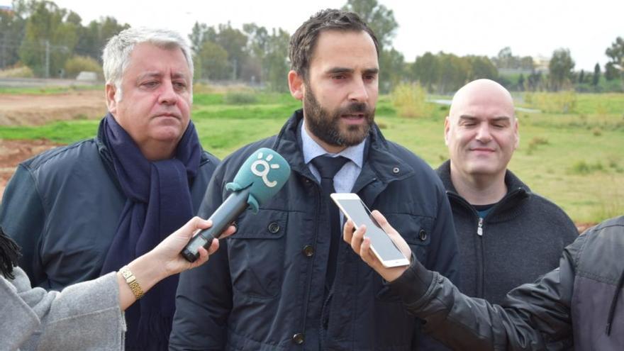 Daniel Pérez, con Salvador Trujillo y Sergio Brenes a los lados