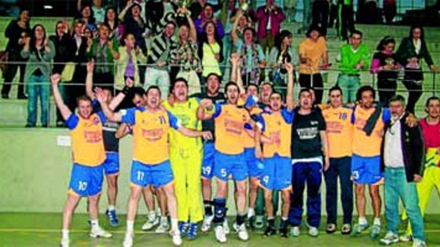 El Villafranca olvida el &#039;factor campo&#039; y se proclama campeón en Plasencia