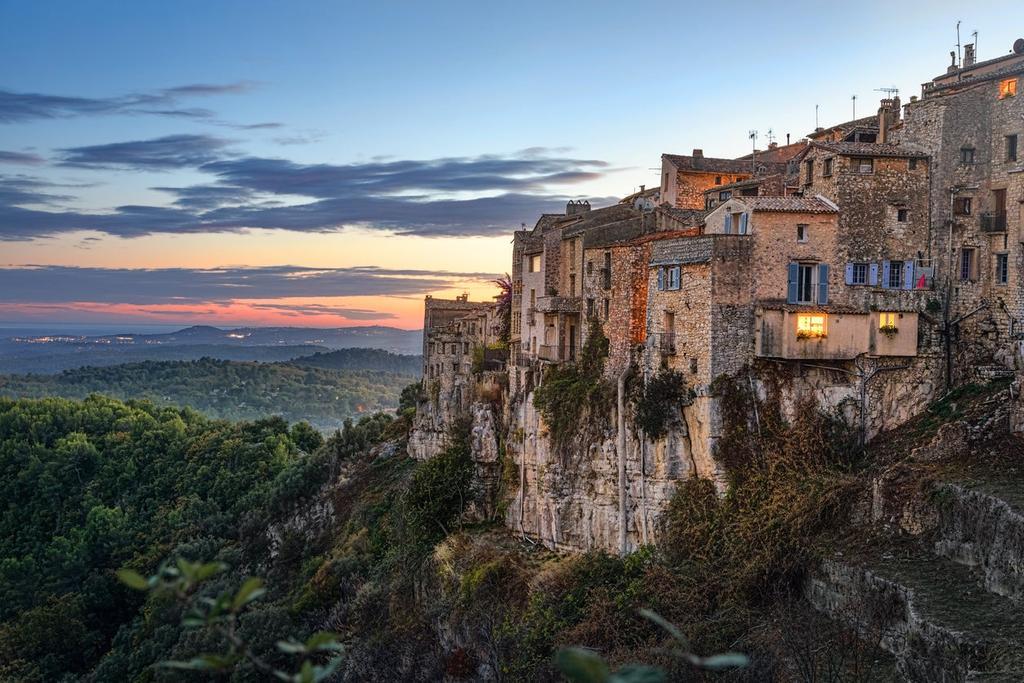 Tourrettes-sur-Loup, Francia, pueblos colgados