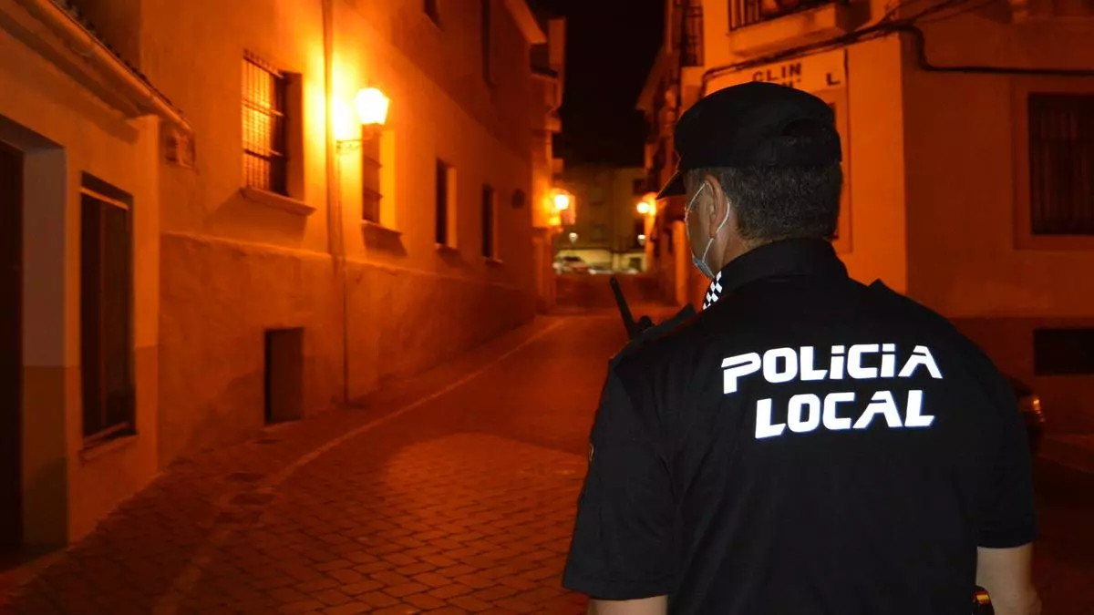 Petrer cede a la presión de la Policía Local y convoca siete plazas para nuevos agentes