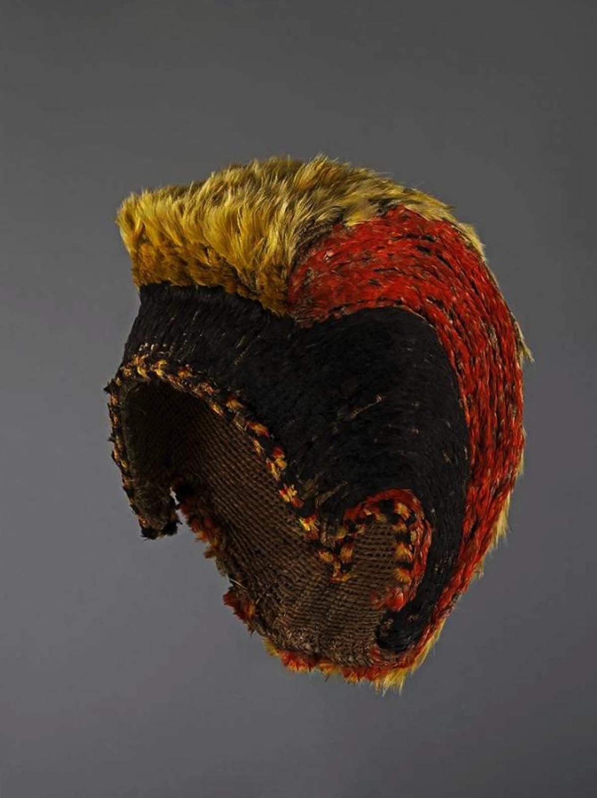 Casco de plumas de Kauai.