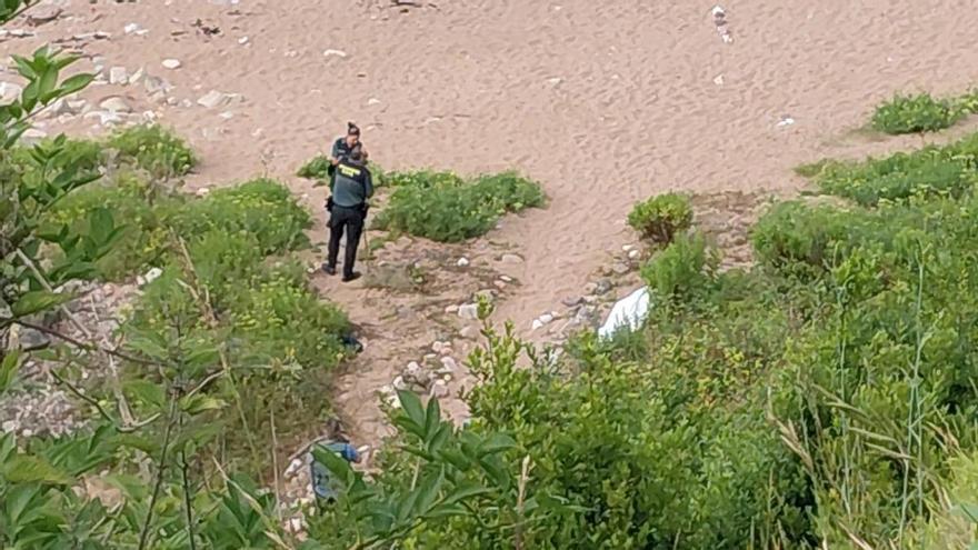 Hallan el cadáver de una joven en una playa de Cándas: está en avanzado estado de descomposición