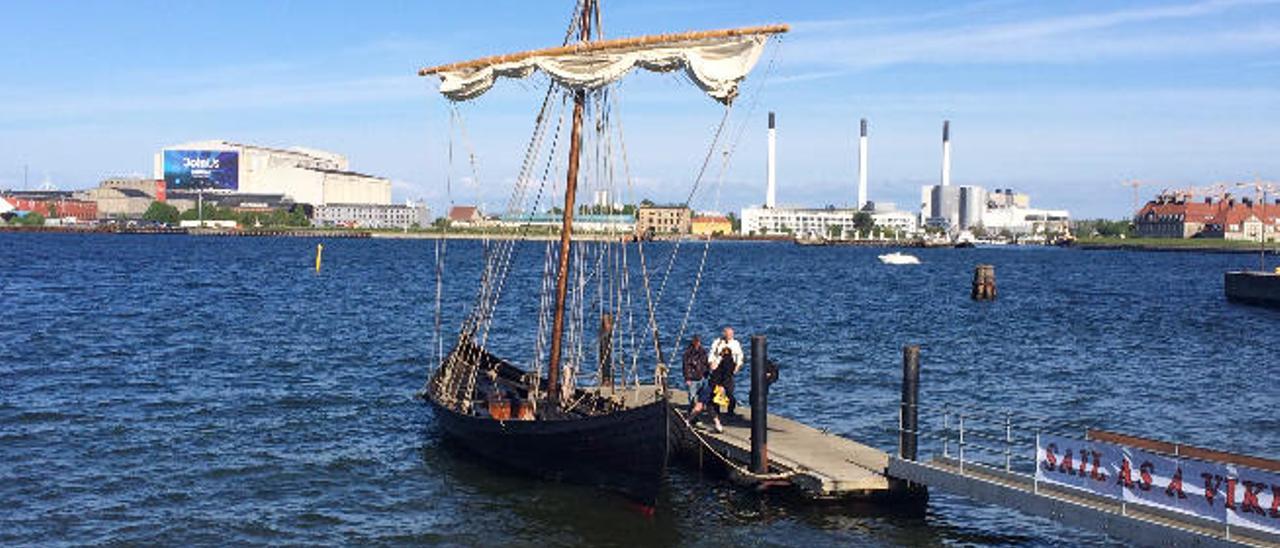 Un barco turístico en Copenhague.