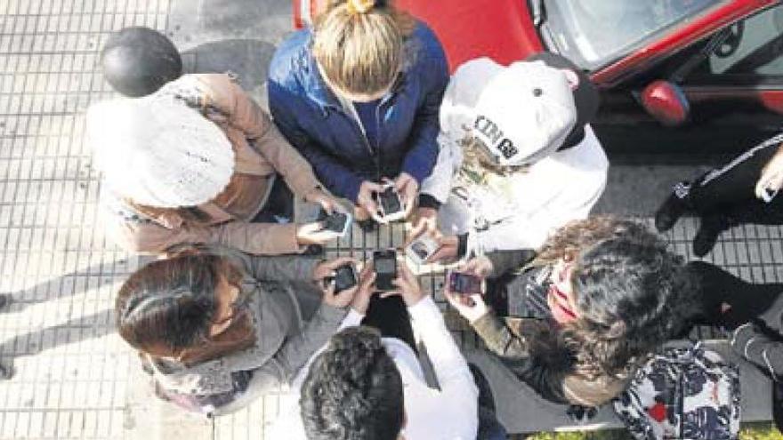 Almassora ayuda a detectar el acoso escolar en el móvil y tratará al agresor