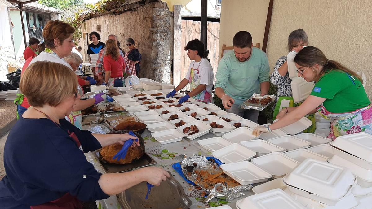 Torazu se come hasta las migas en el Festival de la Boroña de Forna