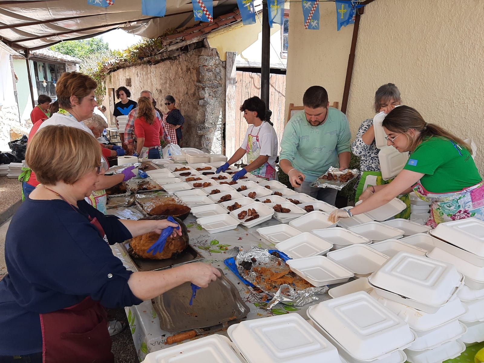 Torazu se come hasta las migas en el Festival de la Boroña de Forna