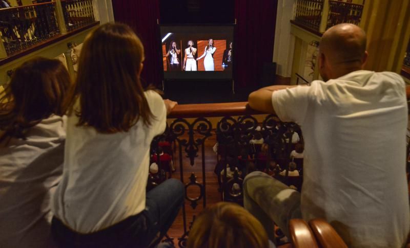 7/11/2018 GÁLDAR. Apoyo a Marilia, concursante de Operación Triunfo en el Teatro de Gáldar. FOTO: J. PÉREZ CURBELO  | 07/11/2018 | Fotógrafo: José Pérez Curbelo