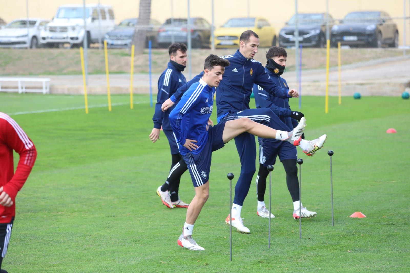 Fotogalería | El Real Zaragoza vuelve a los entrenamientos en grupo tras superar los test con el único positivo de Chavarría