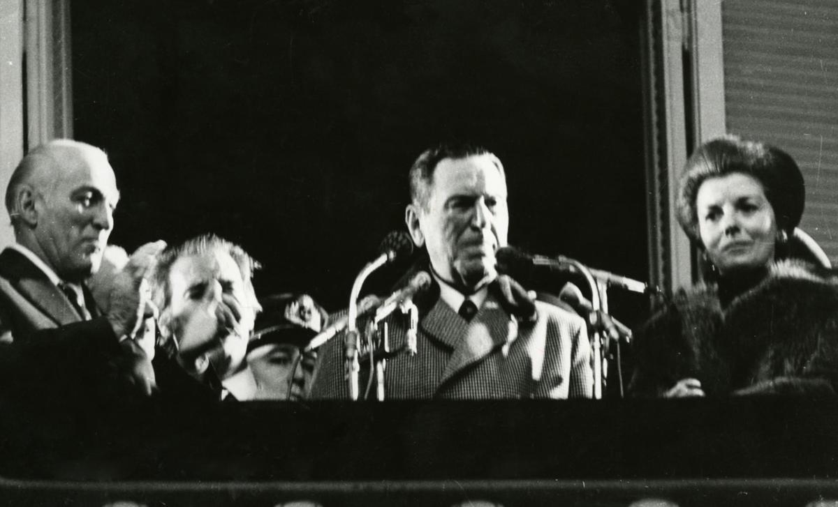 De izda. a dcha., Lóez Rega, Juan Domingo Perón e Isabel Perón.