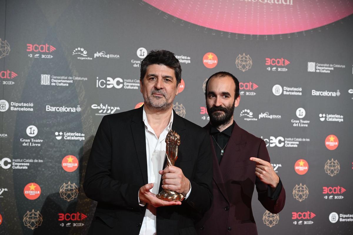 Ganadores de los Premis Gaudí 2026. Los guionistas Eduard Solà (d) y Cesc Gay (i) Ganadores de los Premis Gaudí 2026. Los guionistas Eduard Solà (d) y Cesc Gay (i)