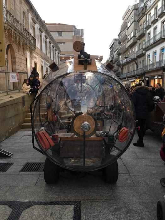 El EZ Submarino y el EZ Aviador sorprendieron a los viandantes en la milla de oro de Vigo