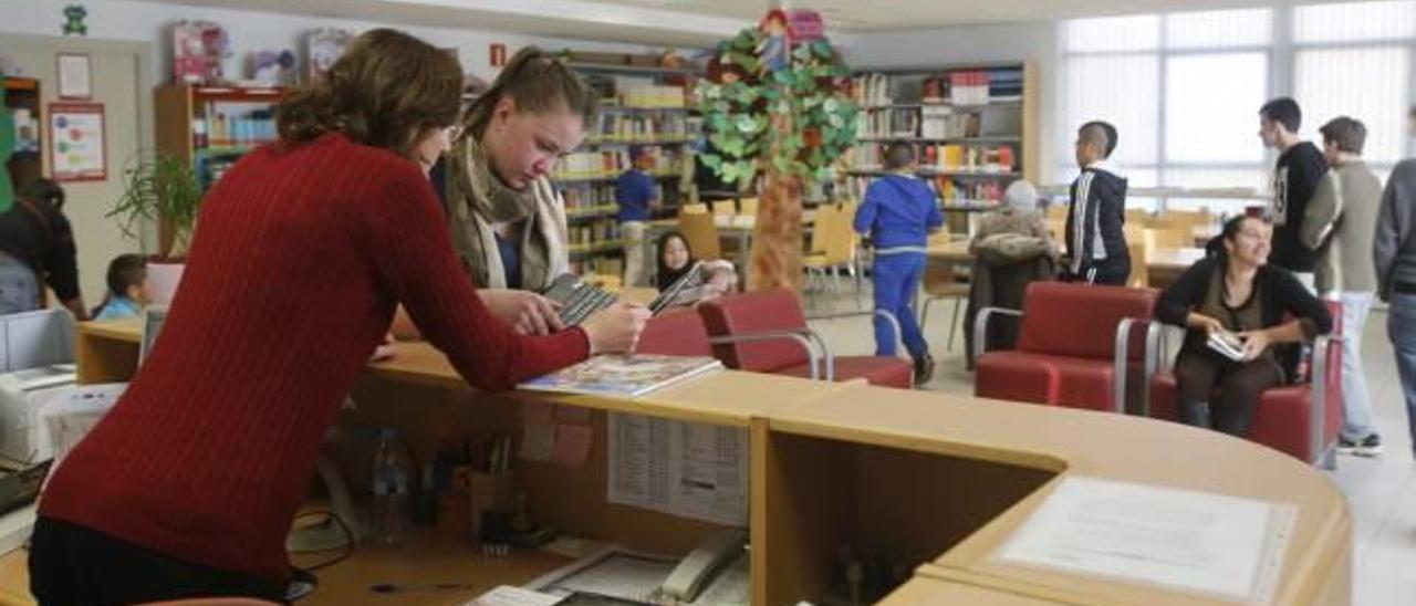 El Ayuntamiento cierra dos tardes la biblioteca de Juan XXIII por no poder contratar personal