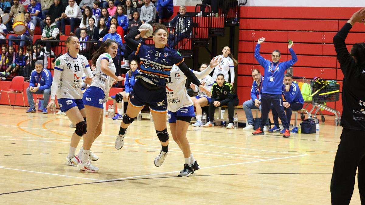 BALONMANO ELDA PRESTIGIO | El Elda Prestigio pasa por encima de Bera Bera