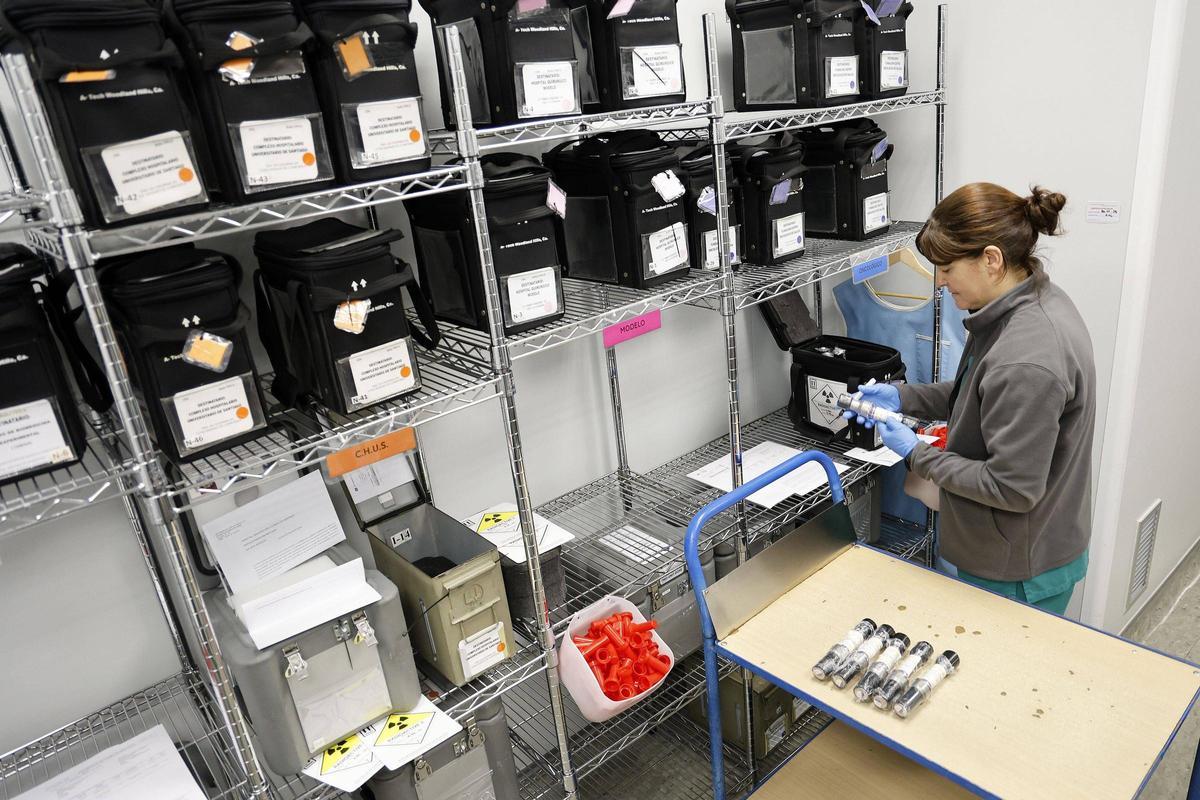 Preparación de los bultos que se enviarán a los hospitales gallegos.
