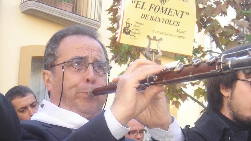Josep Antoni López, en ple concert de sardanes