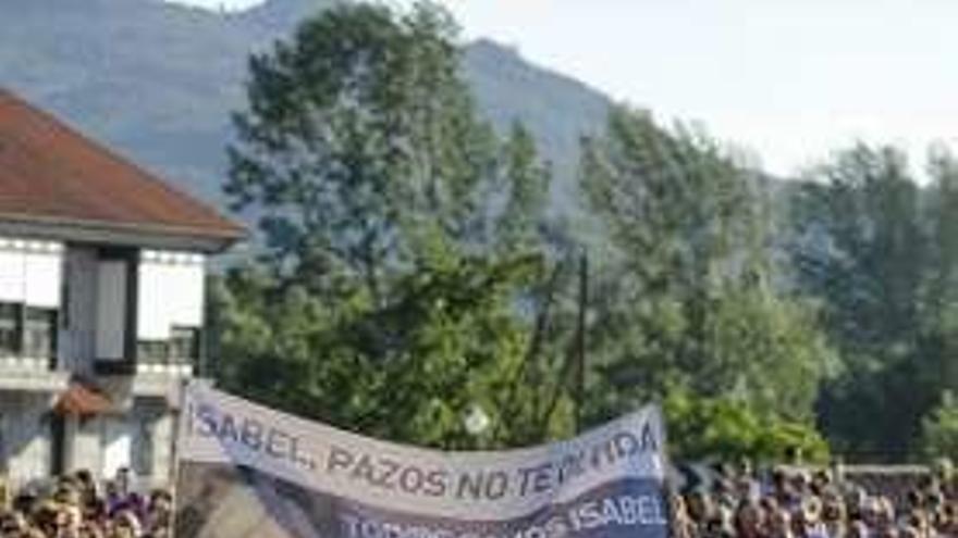 Una manifestación recorrió Verín tras el asesinato en el hospital de Isabel Fuentes. // Brais Lorenzo