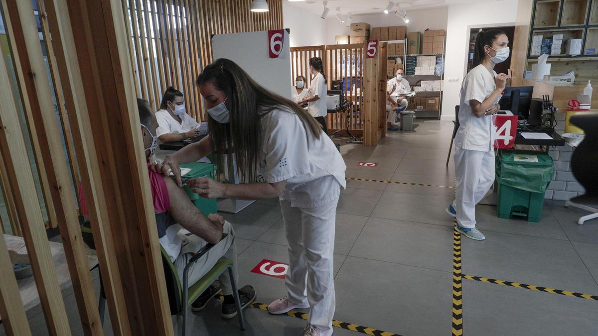 Una imagen de enfermeras trabajando en Son Espases durante la reciente pandemia.