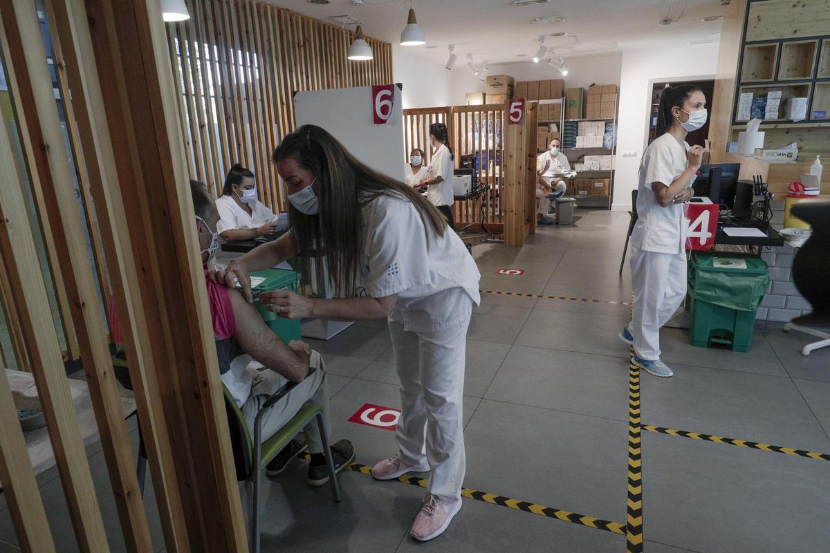 Una imagen de enfermeras trabajando en Son Espases durante la reciente pandemia.